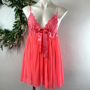 🌻BoGo Victoria’s Secret Coral Chemise